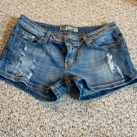 BKE Stella Shorts - Picture 1 of 3